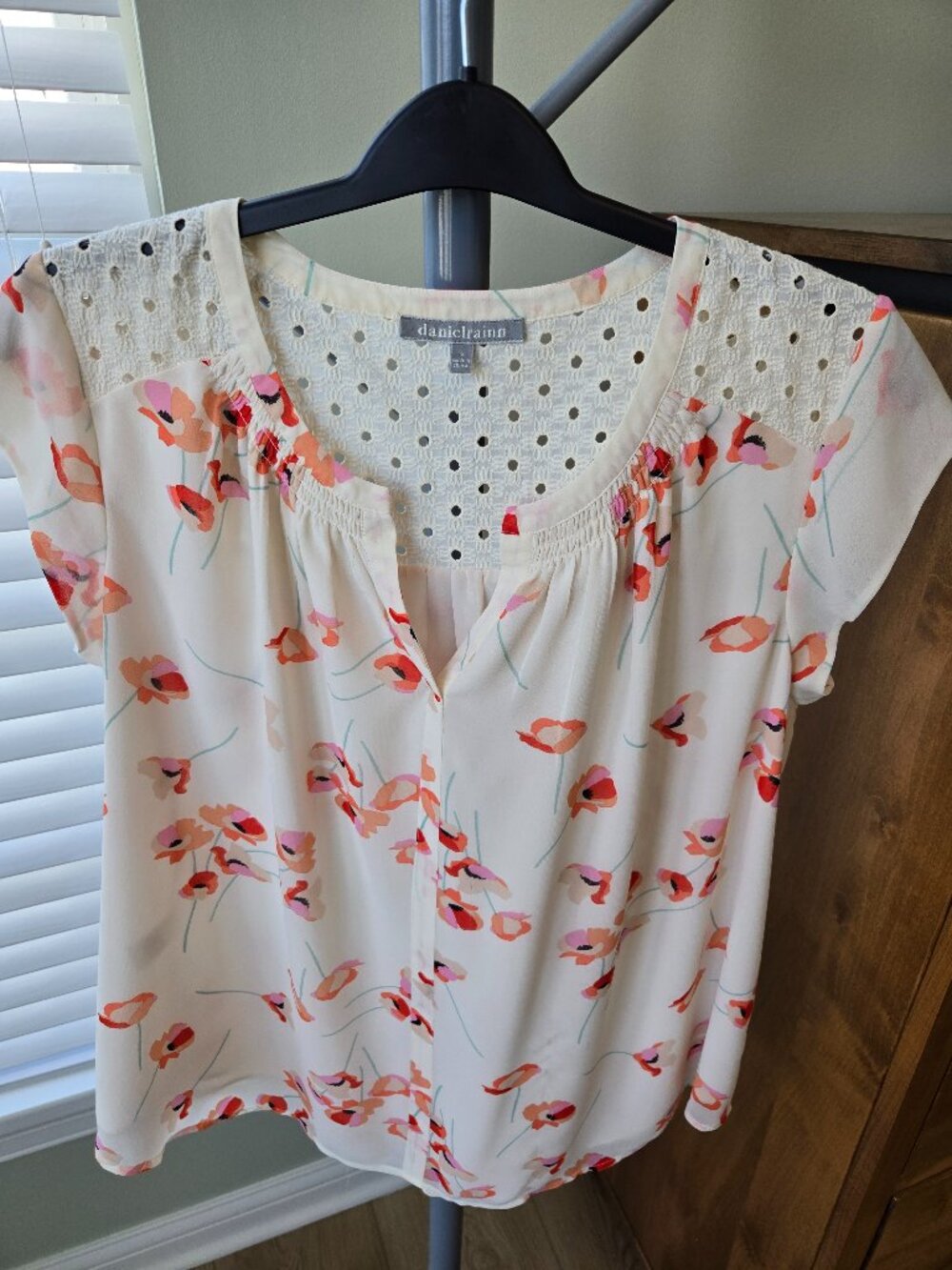 Daniel Rainn Cream Floral Cap Sleeve Blouse